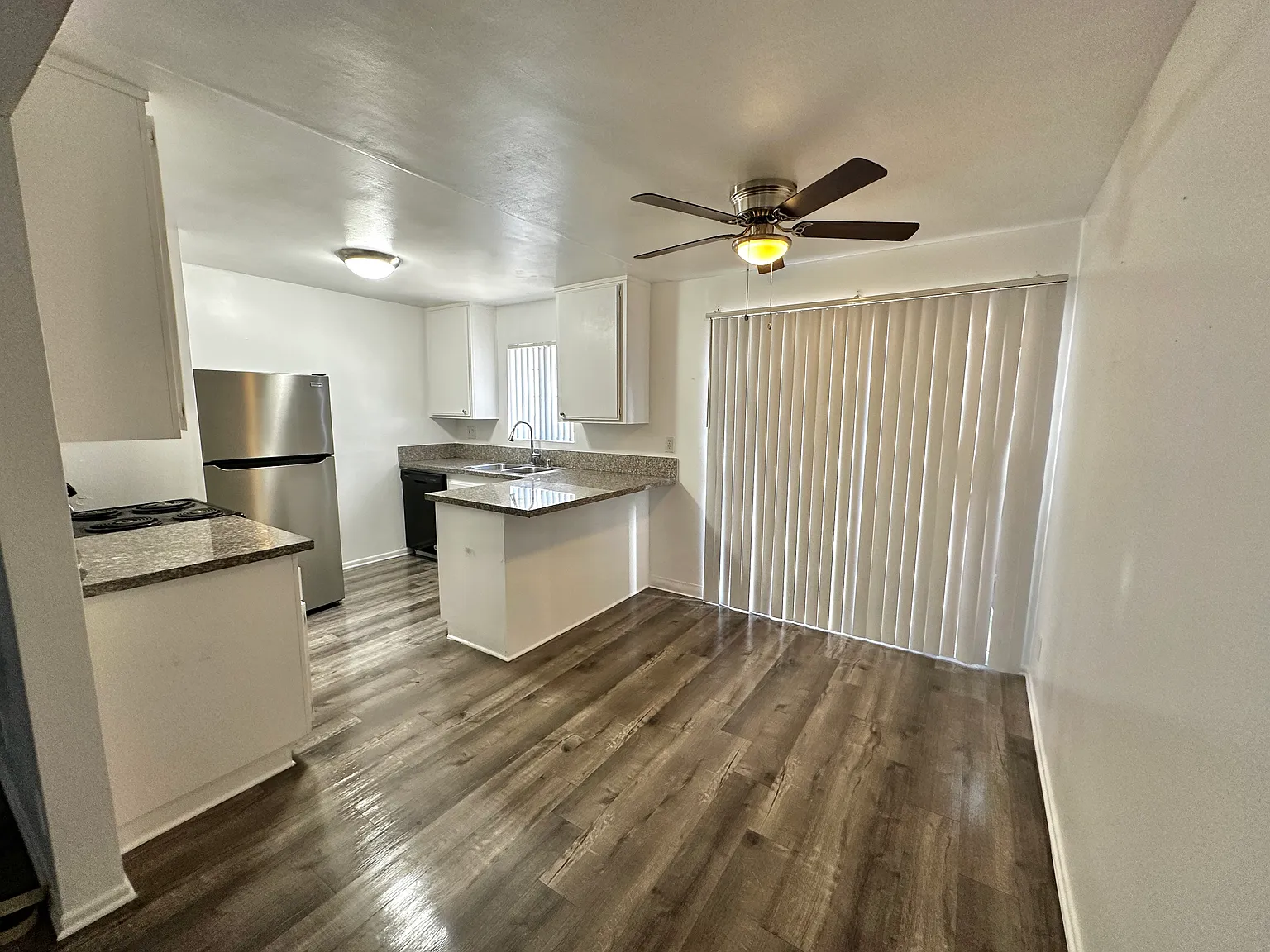 2 bed, 1000 sqft, $2,190 — Photo 4