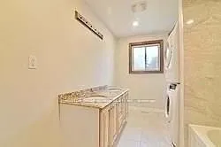 7887 Dufferin St — Photo 5