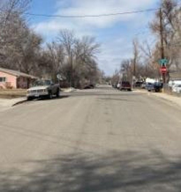 Exterior Neighborhood (street photo)