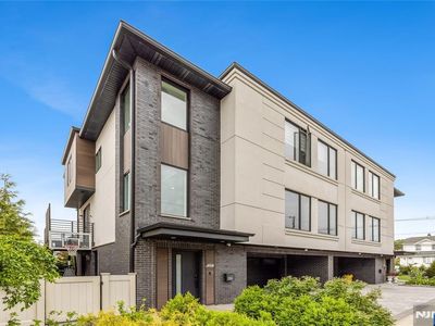 471 1st St #A, Palisades Park, NJ, 07650