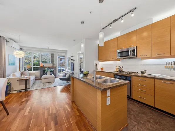 530 Raven Woods Dr #223, Burrard Inlet 3, BC V7G 2T5