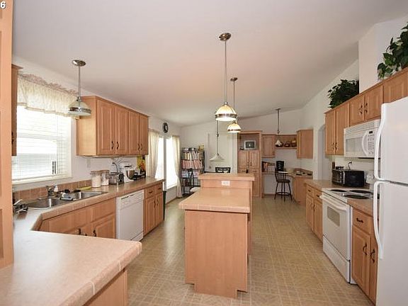 5th image of 377 N Lagoon St