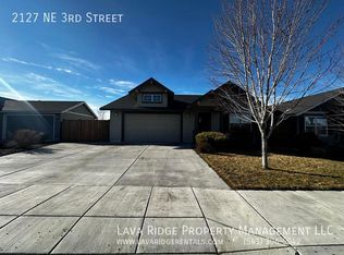 2127 NE 3rd St, Redmond, OR 97756