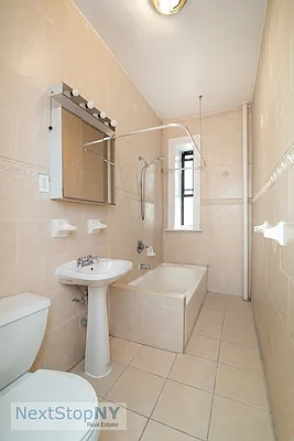 Rented by NextStopNY | media 30