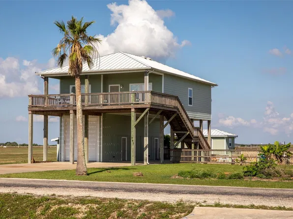742 Bay Dr, Palacios, TX 77465