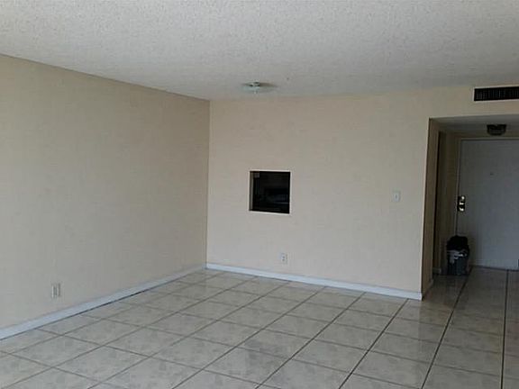 3rd image of 16710 NE 9 Av 408 #408