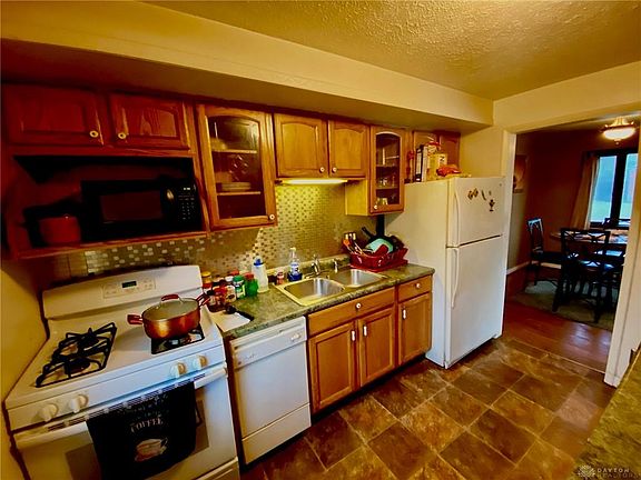 4th image of 114 Castlewood Ave