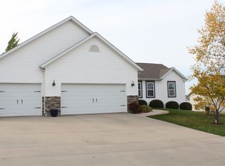 2960 Edgebrooke Dr, Marion, IA 52302