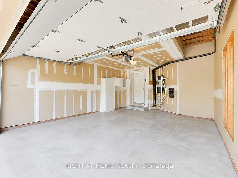 2233 Rockingham Dr — Photo 36
