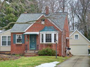 30822 Carlton Dr, Bay Village, OH 44140