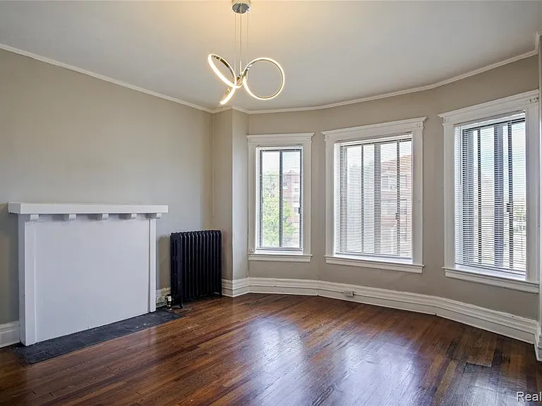 68 E Willis St #10 — Photo 5