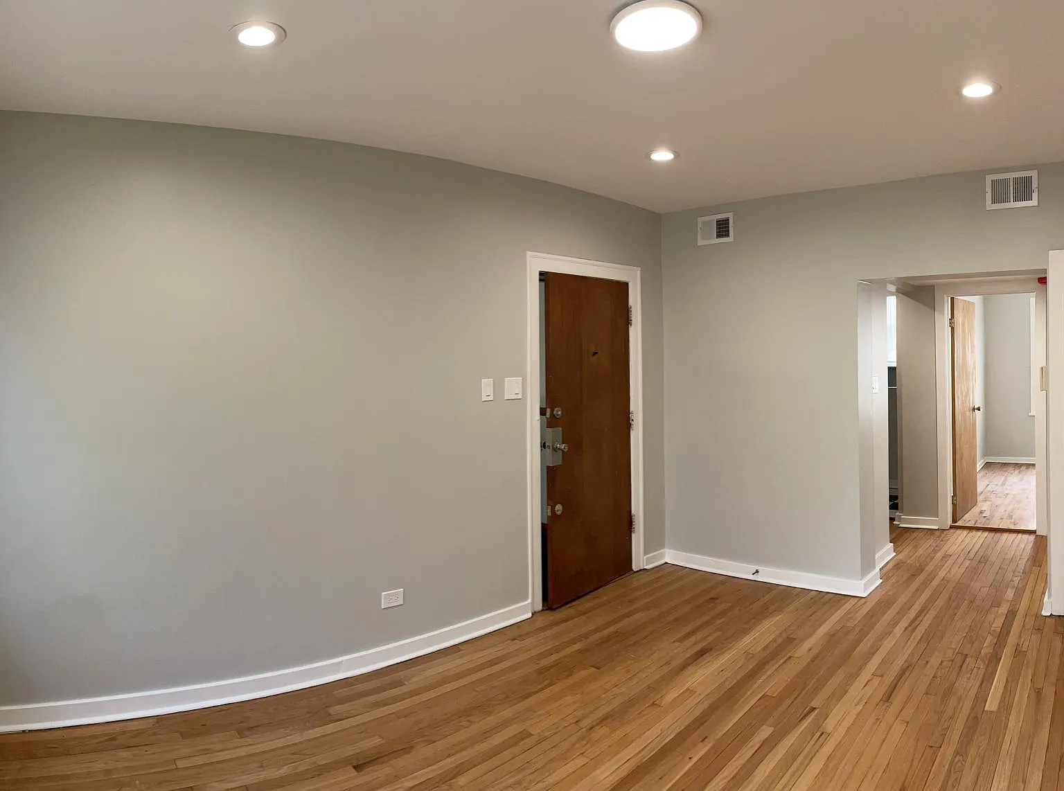 3119 W 61st St — Photo 2