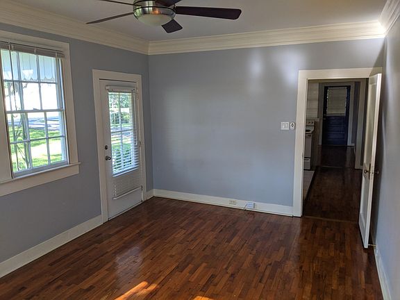 Front Entryway/Living Room