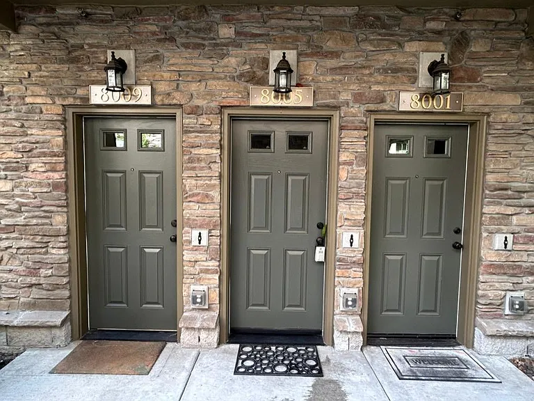 8005 NE Rockne Way — Photo 2