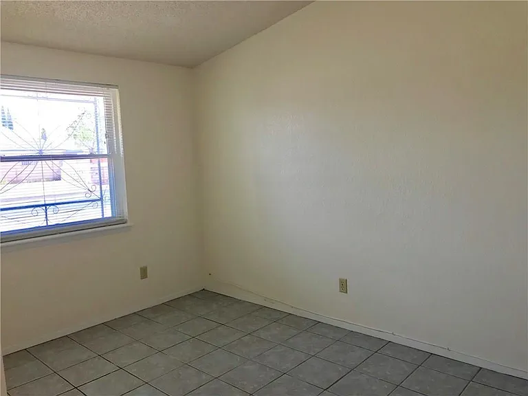 8500 Lakehurst Rd — Photo 11