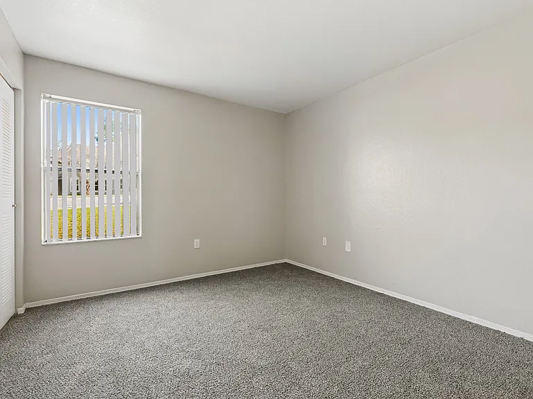 Glen Oaks Apartments — Photo 16
