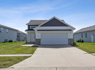 811 Cathy Dr W, West Fargo, ND 58078