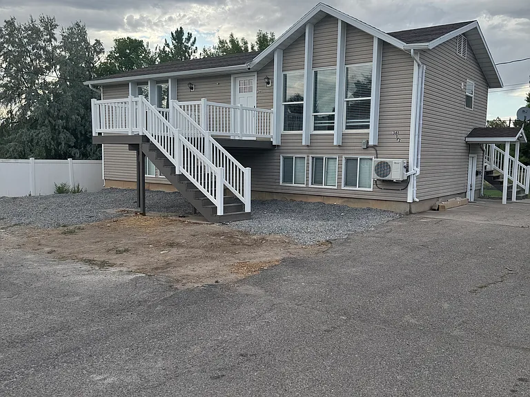 361 1/2 E 800 N — Photo 10