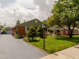 9921 Harnew Rd W, Oak Lawn, IL 60453