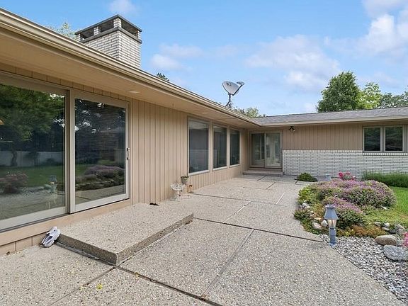 4th image of 2110 Ashmore Dr