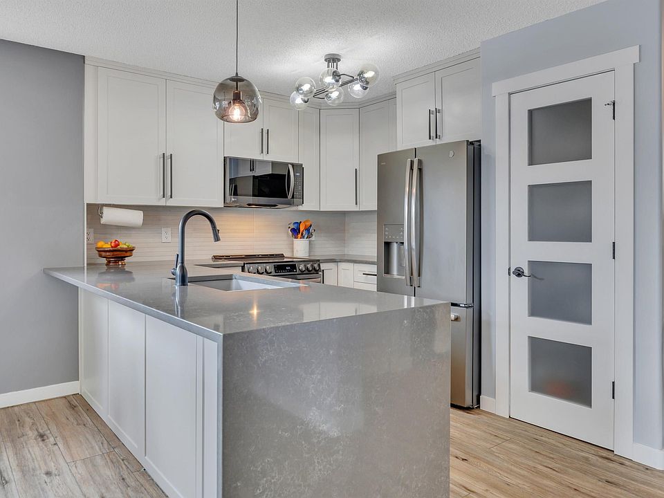 1st image of 78 Birchmont Cres