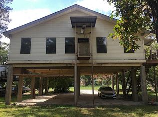 16 Sandy Ln, Highlands, TX 77562