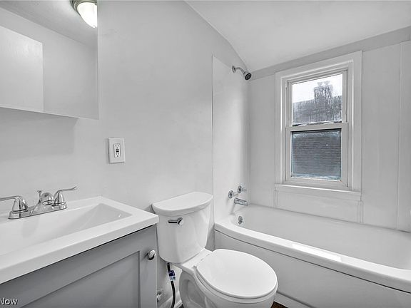 5th image of 3693 E 147th St
