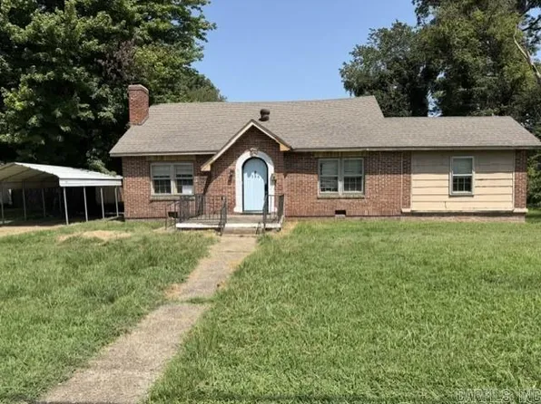 306 W 4th St, Portageville, MO 63873