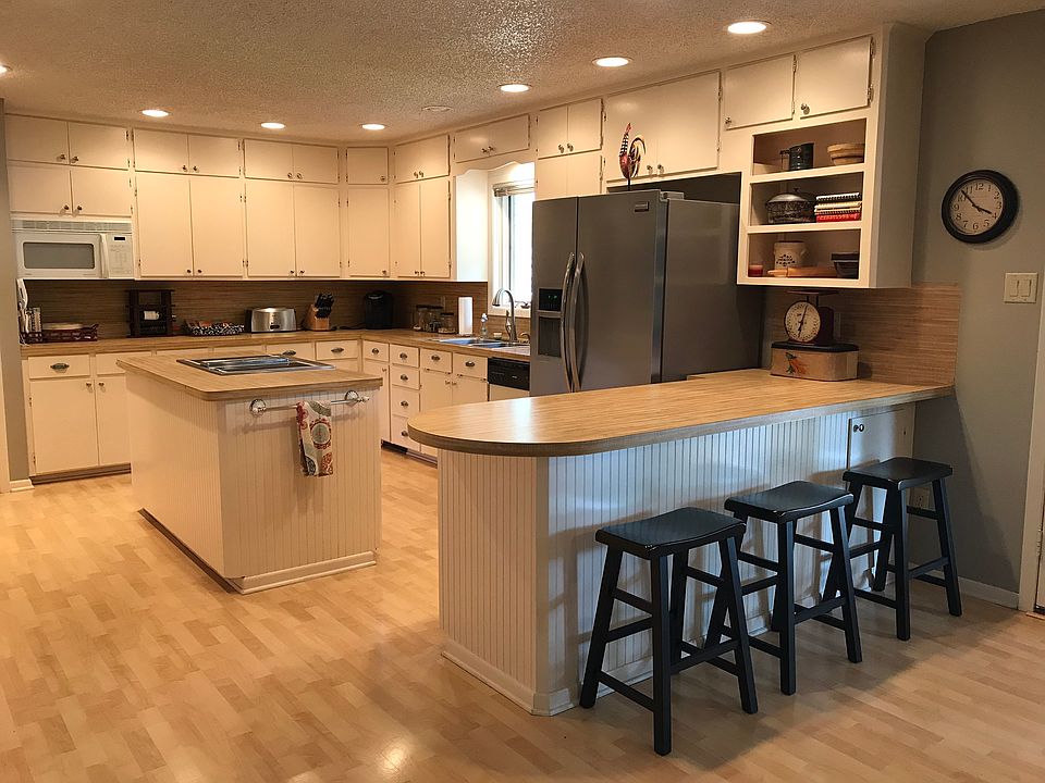 1st image of 23250 Edgewater Dr