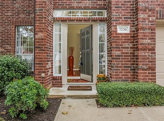 2nd image of 1706 Azalea Dr
