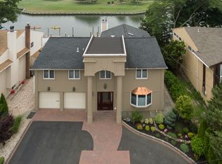 2872 Clubhouse Rd, Merrick, NY 11566