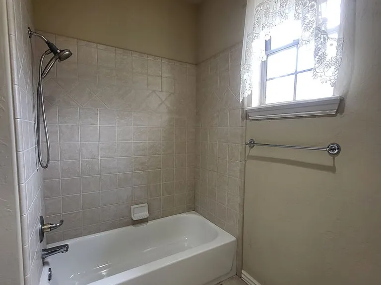 1032 W Lindsey St #A — Photo 22