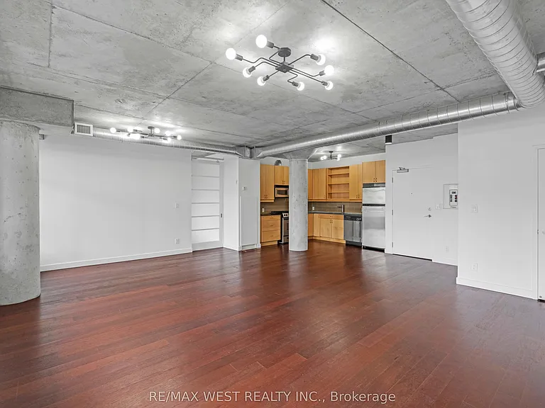 42 Camden St #303 — Photo 6