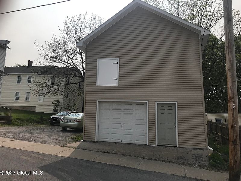 4th image of 33 Hoosac Street
