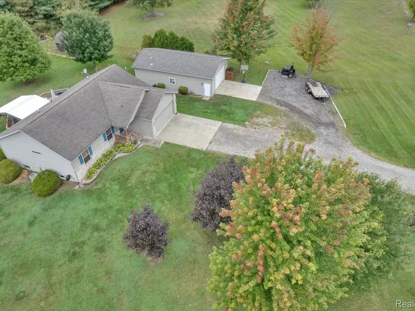 5023 N Lake Rd, Columbiaville, MI 48421