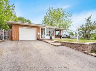82 Bayview Dr, Barrie, ON L4N3P1