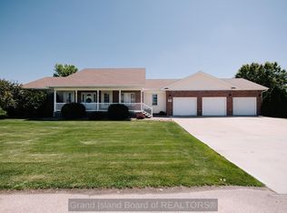 203 Ponderosa Dr, Grand Island, NE 68803