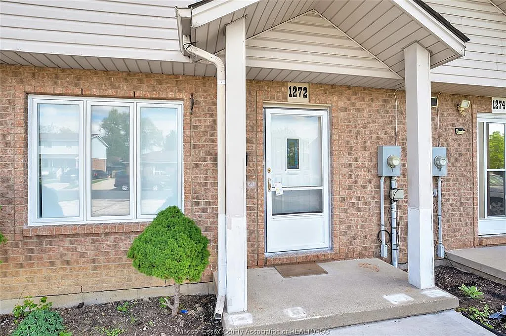3 bed, 1.5 bath, $2,400 — Photo 2
