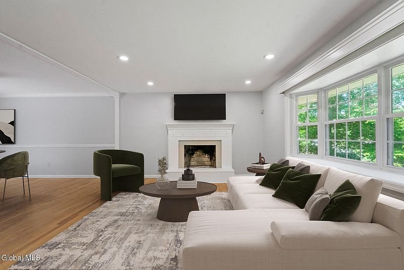 5th image of 859 Hereford Way