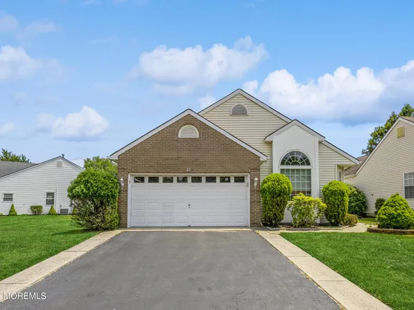 37 Carmacks Way, Toms River, NJ 08757