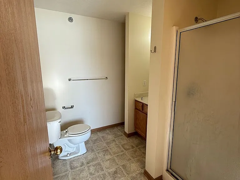 221 Crystal St — Photo 9