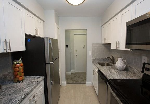 4th image of 292-302 Piermont Ave #300-3F