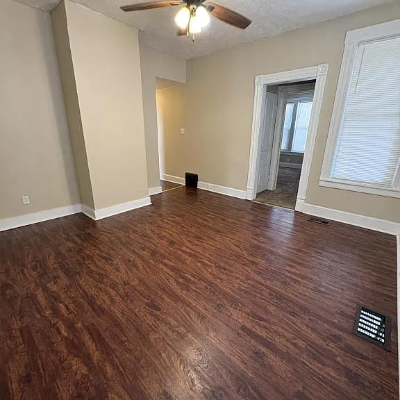 107 E 2nd St #107 — Photo 8