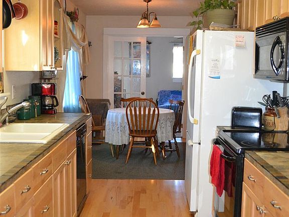 5th image of 494 SE Belknap St