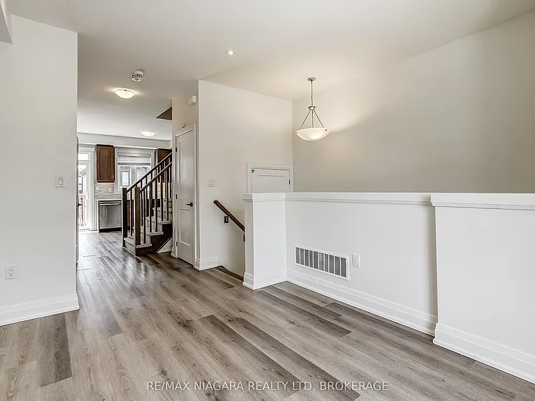 461 Blackburn Dr — Photo 9
