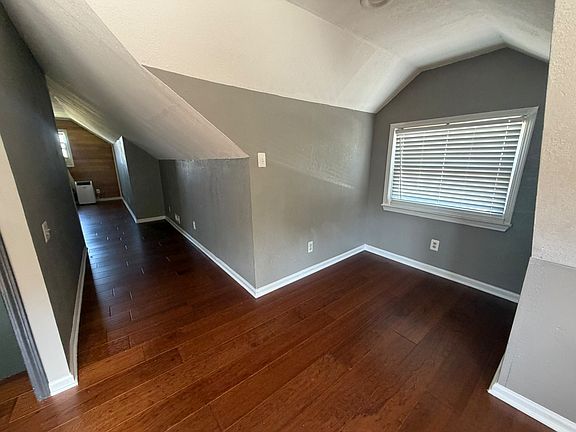 4th image of 2215 Steele Rd