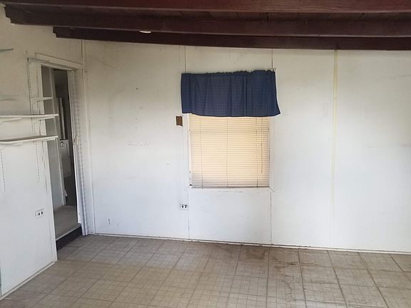 5th image of 750 W Southgate Ave