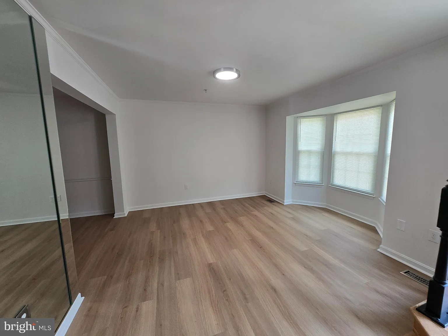 3 bed, 4.0 bath, 1292 sqft, $2,700 — Photo 2