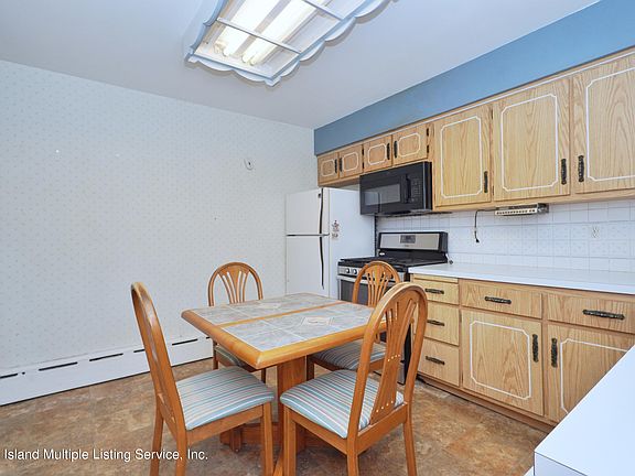 5th image of 27 Hickory Ave