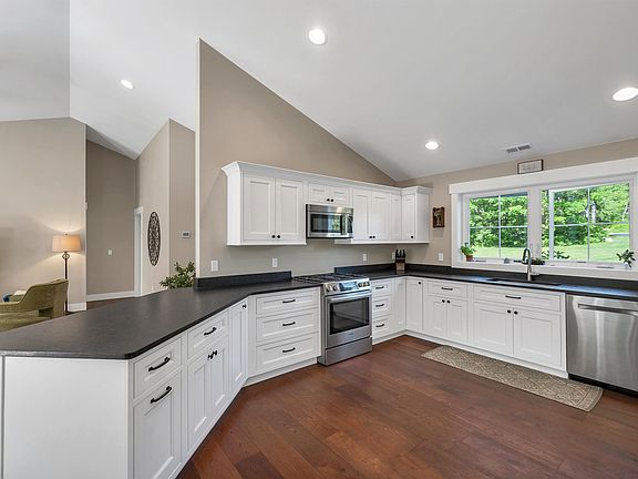 2nd image of 39 Gunstock Hill Road